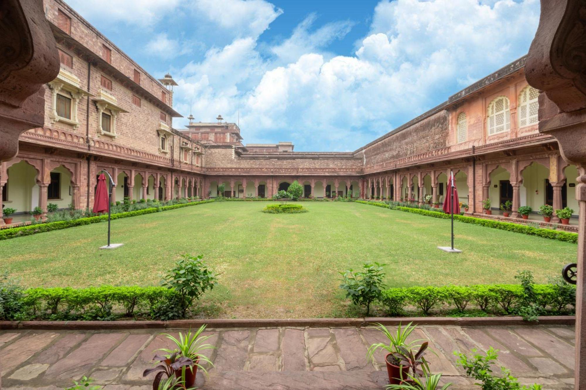 Umed Bhawan Palace, Kotah Экстерьер фото